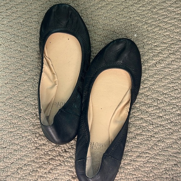 Vince Camuto flats size 6.5 black - Picture 1 of 1